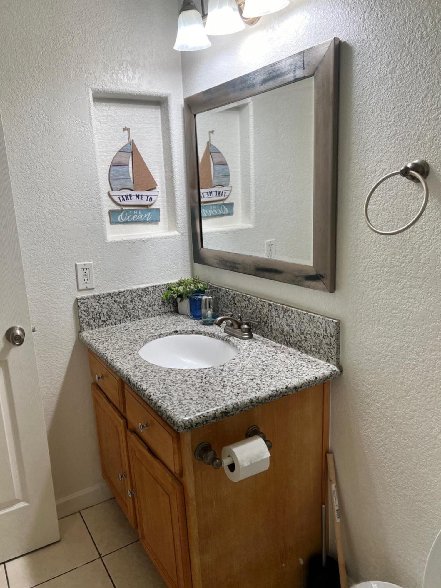 Quiet 1Bed,1Bath Condo With Free Parking Фресно Экстерьер фото