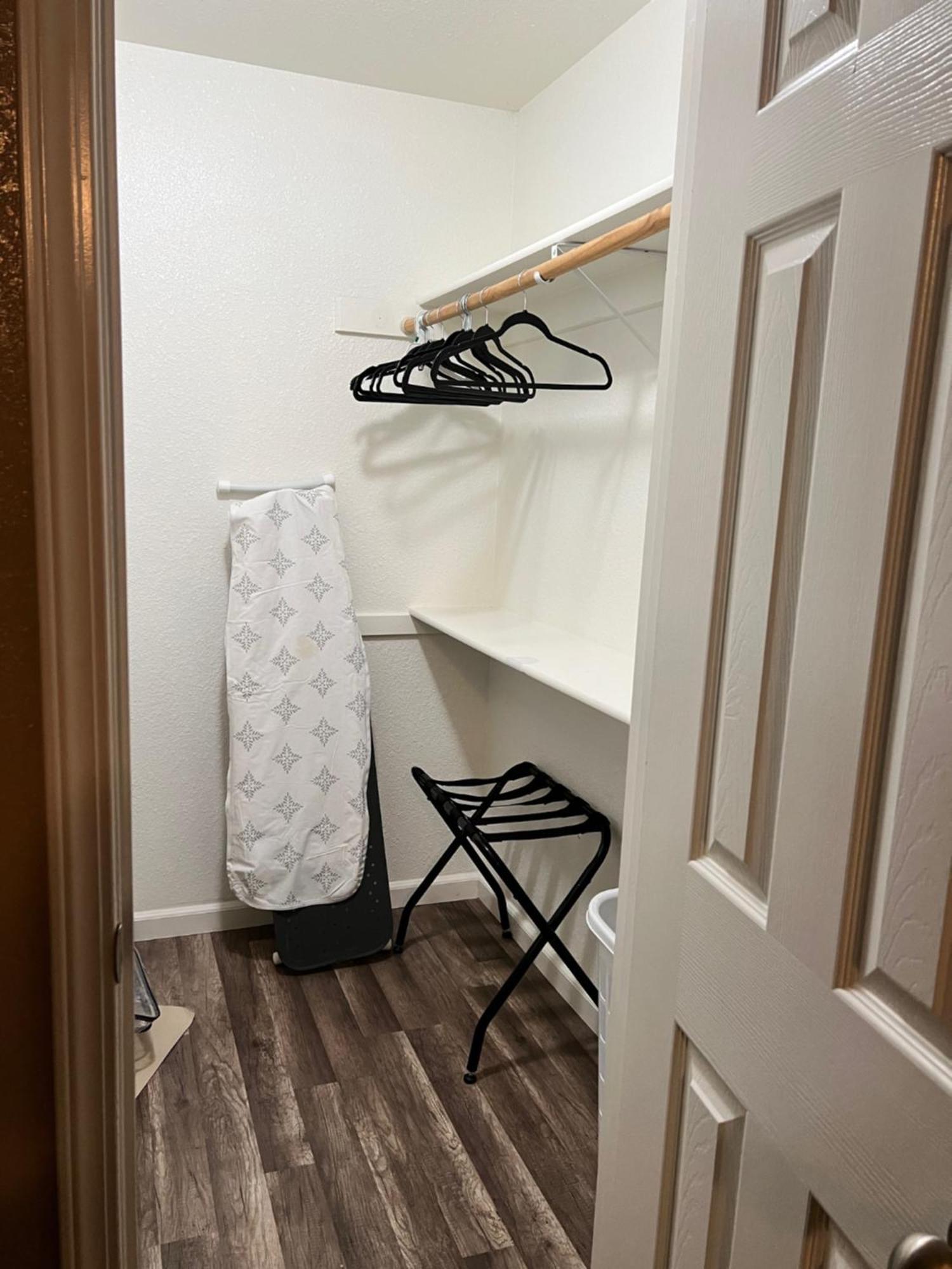Quiet 1Bed,1Bath Condo With Free Parking Фресно Экстерьер фото